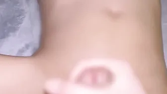 現役メイドカフェの彼女に手コキしてもらった
