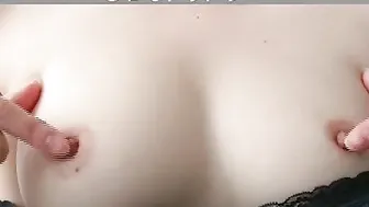 【リアルオナニー】乳首こりこりしてほしいな、、、////照