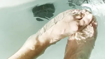 Piedi nella jacuzzipiedi da amare