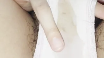 布団の中でオナニーする素人のリアル映像♡連続イキ2回目♡パンツの染みと愛液がスゴイ♡【個人撮影】