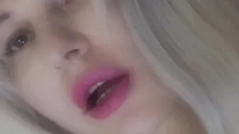 BEAUTIFUL mom WANTS SOME LOVE