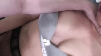 Estoy muy caliente y quiero que follen duro mi estrecho coño