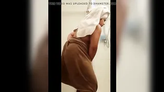 Chubby chick spied into WC part one