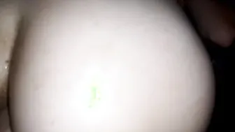 Me exita dejarle las piernas temblando y las bolas rojas a mí amigo al usarle la verga con mí culo