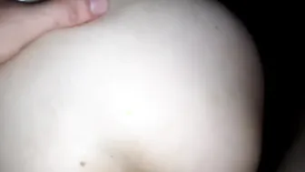 Me exita dejarle las piernas temblando y las bolas rojas a mí amigo al usarle la verga con mí culo