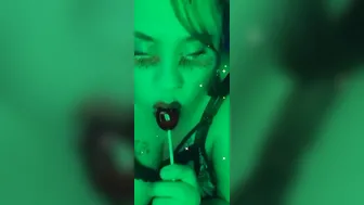Wifey gets satisfaction from blowing husbands penis