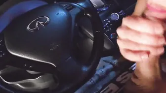Hoe chick take a taxi and pay with fellatio