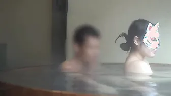 【混浴温泉秘書】 混浴温泉でオチンチンに囲まれちゃった♨️両方気持ち良くして最後は私に射精してね❤️ 20代/温泉/露天風呂/野外/ぶっかけ/日本人/巨乳