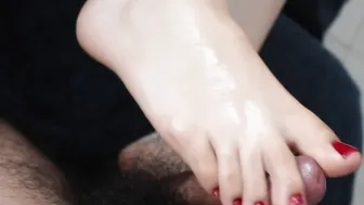 Me encanta que se vengan en mis pies