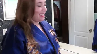 American mom Tracy offer her pantyhosed snatch a treat