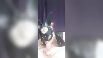 Juicy MILF jumped back on the dick and took cum inside her mouth