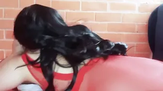 Voy a la casa de mi madrastra solo para tener sexo lésbico.