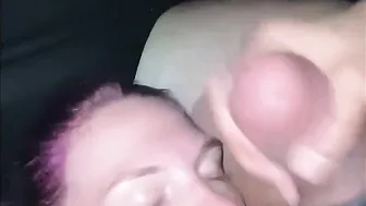 Cougar loves worshiping daddy’s nuts