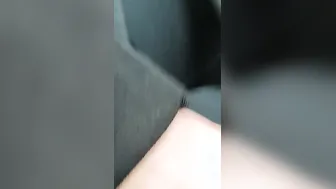 NO LLEGUÉ A CASA. ME MASTURBO EN EL COCHE A PLENA LUZ DEL DIA.