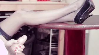 I `m having fun with the dick and milking it hand job