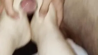 Mi fa sborrare con toejob e sega
