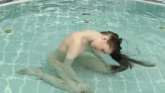 Flexible nude Beauty ballerina Anette A swims into the pool