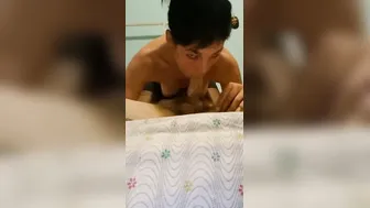 Quella troia di mia moglie me lo succhia tutto