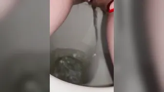 Big female piss so desperate