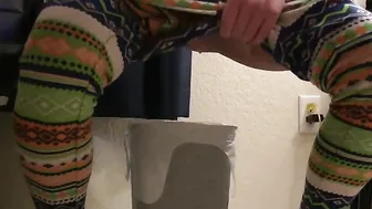She Loves to Performance Off Her Amazingly Hot Pee Twat