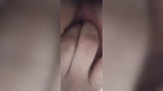 Great cougar snatch cumming up close
