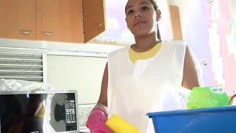 OPERACIONLIMPIEZA - Thick Maid Andrea Flores Does 3Some After Work - MAMACITAZ