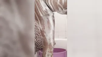Washing my Hot leaking cunt
