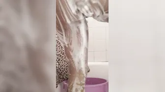 Washing my Hot leaking cunt