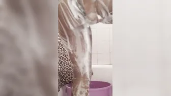 Washing my Hot leaking cunt