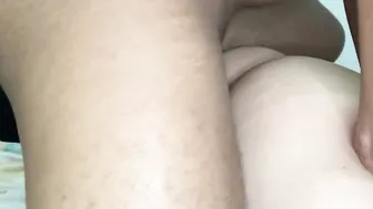 Hispanic culona me cabalga y mueve el culo