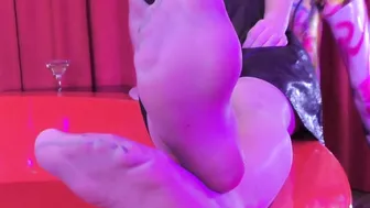 Goddess Nylon Foot Into Leaking Flesh-Colored Stockings Inside Gigantic Red Bathtub