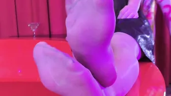 Goddess Nylon Foot Into Leaking Flesh-Colored Stockings Inside Gigantic Red Bathtub