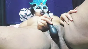 Black Mom Reaches Several Tiny Orgasms While Stimulating Her Cunt With Her Toy Into Bed
