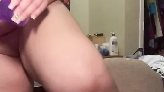 LUSTY BBW FUCKS HERSELF AFTER THROWING BOOTY