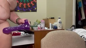 LUSTY BBW FUCKS HERSELF AFTER THROWING BOOTY