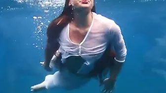 Freeloaders - Hot Babes in Bikinis Showing Off Their Bods