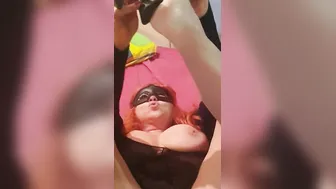Sborrata sui piedi di Rebecca
