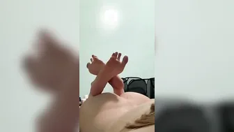 Booty wiggles and foot