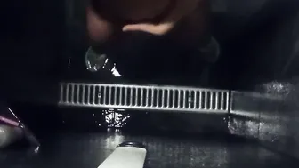 Duchandose en el gimnasio esperando que se la metan