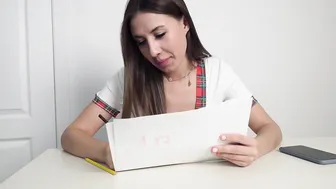 A concerned college girl drew a penis and get a load on her vagina
