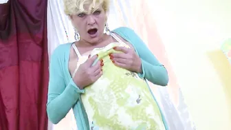 OLDNANNY Solo Granny Amanda Finger Bang Her Leaking Twat