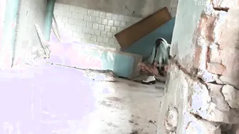FUCKING A TRAMP WOMEN INSIDE TRAP HOUSE