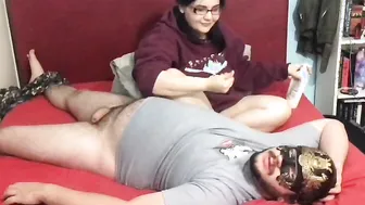 Nerdy College sluts offer a Feet Smelling HJ