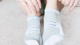 Socks tryon with my Cutie toes - Roxycums69