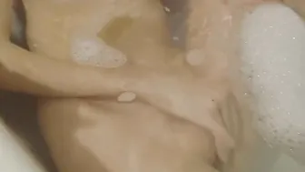 VULGAR SLUTS SOAK CUNT ORGASM INTO BEAUTY BATH-TUB - CANDICE