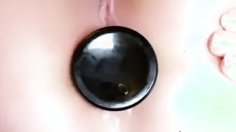 Close up 19 yo anal stretching