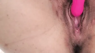 Dándome cariño en el baño después de que mi novio se corriera dentro