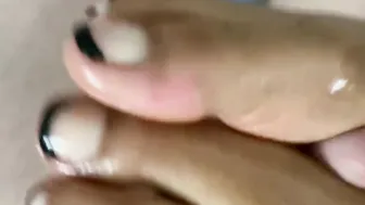 Black Babysitter inside Jeans Give Bf Toejob While Babysitting