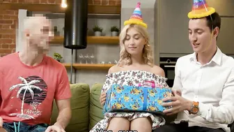 HUNT4K. Irresistible blonde analyzed by hunk while her bf counts the money