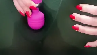 Wetting my yoga leggings and masturbate - Dutch